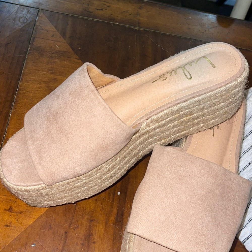 Never worn lulus platform sandals